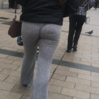 Grey leggings jiggle