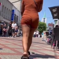 Ebony jiggle