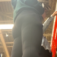 Old navy employee lookin thick-1080p60H.mov-2024-08-17-08h19m52s411.jpg