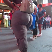 Huge ebony booty in sweats