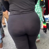 Jiggly big booty milf