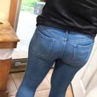 Nikki in jeans