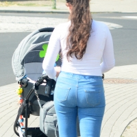 Brunette milf in jeans