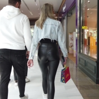 Slim wetlook blonde