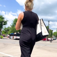 Blonde jiggle