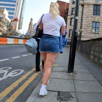 Denim skirt blonde