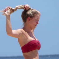 Sexy blonde wiggle