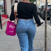Ebony jeans booty