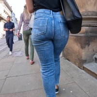 Big booty brunette in jeans