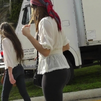 Round booty hippie babe
