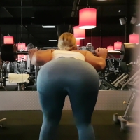 Blonde gym hottie