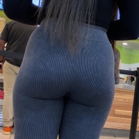 Ebony ass in leggings