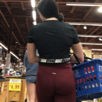 Maroon leggings booty