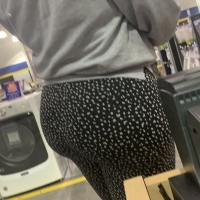 Ebony milf in patterned leggings