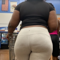 Fat booty milf at Walmart