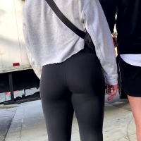 Fit blonde in Nike leggings