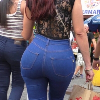 Phat booty in jeans