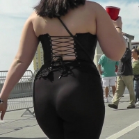 Thick pirate babe in leggings