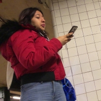 Subway Latina in jeans