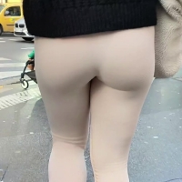 Leggings in Paris