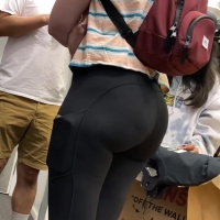 Milf in leggings
