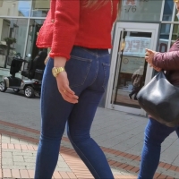 Candid jeans hottie