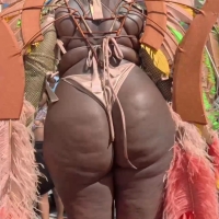 Bronze booty meat