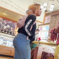 Big booty ebony babe