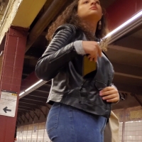 Plump booty in jeans
