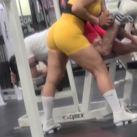 Gym babe in yellow