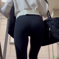 Tight asian girl with leggings in sexy ass.mp4-2025-12-12-08h18m19s216.jpg