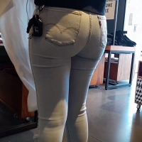 Asian booty in jeans