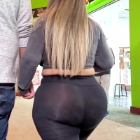 Phat ass mall girl