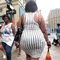 Chunky skirt lady