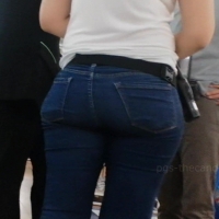 Wide Latina ass
