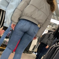Skinny jeans booty